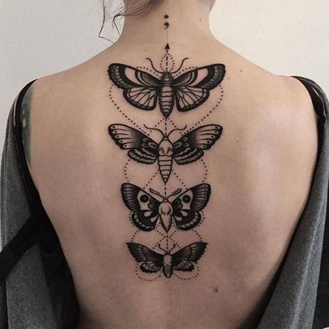 Moth Tattoo Design, Backpiece Tattoo, Moth Tattoo, Geniale Tattoos, Butterfly Tattoo Designs, Back Tattoos, Skin Art, Piercing Tattoo, Get A Tattoo