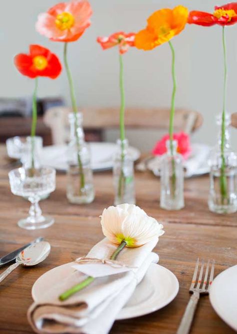 These beauties may be poisonous on screen, but poppies galore are a centerpiece must! Wedding Table Settings Elegant, Table Settings For Parties, Valentines Outdoor Decorations, Romantic Table Setting, Summer Table Settings, Simple Table Settings, Wedding Arch Flowers, Wedding Gift Diy, Wedding Table Flowers