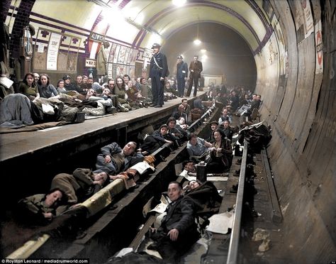 Tube Stations London, London Underground Train, London Blitz, Underground Tube, Modern World History, London Underground Stations, London History, The Blitz, Air Raid