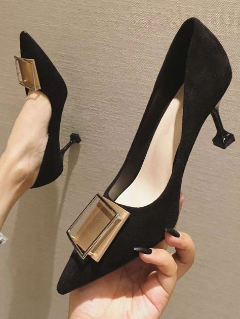 Black Court Heels, Hill Shoes For Women, Classy Shoes Women, Heels For Office, Elegant Shoes Heels, Official Shoes, Leather Strap Sandals, Classy Shoes, Short Heels