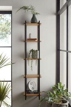 Design Shelf Wall, Minimalist Wood Shelf, Scandi Industrial Bathroom, Next Bronx Bedroom, Narrow Shelving Ideas, Living Room Wall Shelf Decor Ideas, Shelved Wall Living Room, Industrial Shelves Living Room, Product Shelves Salon