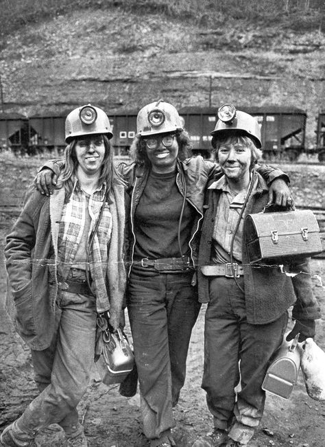 Appalachian People, Billy Elliot, Coal Miners, Three Women, Working People, Coal Mining, Foto Art, Historical Pictures, Women In History