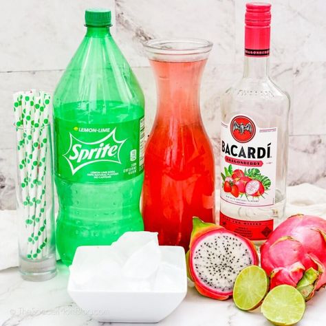 Dragon Berry Rum Drinks, Bacardi Dragonberry Recipes, Dragon Berry Bacardi Drinks, Dragonberry Rum Drinks, Alcoholic Drinks With Sprite, Strawberry Rum Drinks, Drinks With Sprite, Bacardi Drinks, Rum And Lemonade