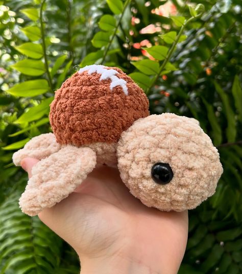 Game on with these crochet cuties!🏈⚽️🏀 Meet our Sporty turtles, ready to bring some playful flair to your day! ⚾️ Now available on our shop ~ Link in bio #crochet #crochetturtles #crochetart #crochetbuisness #smallbuisness #amigurumi #customorder #onmyshop #turtle #sportturtle #football #basketball #baseball #soccer #gifts #crochetgift #sportfan #athlete #small #cute #cutecrochet #amigurumilove #amigurumist Crotchet Gifts, Crochet Football, Crochet Turtle, Soccer Gifts, Crochet Inspo, Crochet Stuff, Crochet Art, Game On, Summer Crochet