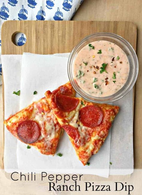 Chili Pepper Ranch Pizza Dipping Sauce - Delicious Made Easy Pizza Roll Dipping Sauce, Pizza Dipping Sauce Recipes, Dip For Pizza, Pizza Dipping Sauce, Pizza Sauces, Ranch Pizza, Spicy Pizza, Dip Dip, Pizza Dip