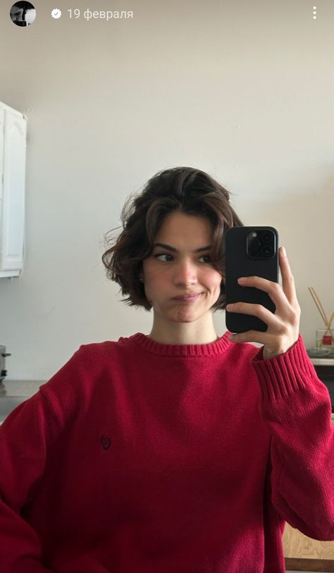 Boyfriend Bob Haircut, Yeslydimate Short Hair, Yeslydimate Hair, Pixie Red Hair, Short Fluffy Bob, Feminine Short Hair, Short Wavy Haircuts, Really Short Hair, Short Brown Hair