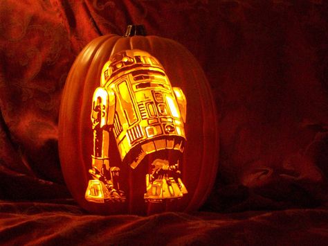 With new characters to carve, fans are really bringing their jack-o'-lantern A-game. R2d2 Pumpkin Painting, Star Wars Pumpkin Carving, Pumpkin Stencils, Pumkin Carving, Creative Pumpkin Carving, Amazing Pumpkin Carving, Lantern Designs, Wheel Of Time, Pumpkin Carvings