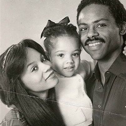 Afro-American actress Bianca Lawson with her parents, actor Richard Lawson and actress Denise Gordy. Through her mother, Bianca is a member… Krayzie Bone, Bianca Lawson, Richard Lawson, Queen Sugar, Lady Sings The Blues, Tina Knowles, Black Actresses, Vintage Black Glamour, Celebrity Families