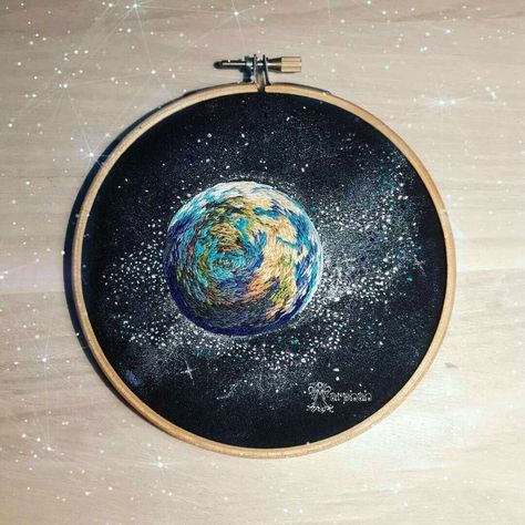 Earth Embroidery, Thread Painting, Textile Crafts, Hand Embroidery Art, Hand Embroidery Stitches, April 25, Embroidery Hoop Art, Embroidery Craft, Stitching Art