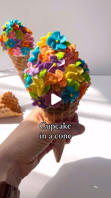 Cupcake Ice Cream Cones, Cupcake Toppings, Flower Cones, Cupcake Cones, Sugar Cones, Cupcake Decorating Tips, Cake Decorating With Fondant, Floral Cupcakes, Tea Party Theme