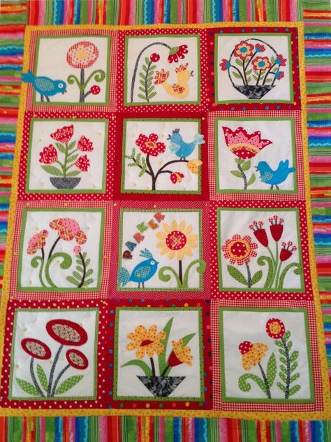 My Whimsical Garden Quilt | Applique Romance My Whimsical Quilt Garden, Aplique Quilts, Colchas Quilting, Fun Quilts, Flower Quilt Patterns, Lattice Quilt, Applique Wall Hanging, Quilt Applique, Flower Garden Quilt