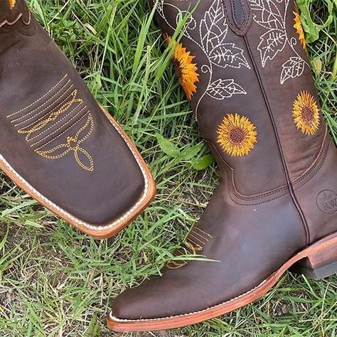 Sunflower Cowboy Boots, Sunflower Boots, Snip Toe Cowgirl Boots, Leather Sunflower, Cowgirls Boots, Light Brown Boots, Wing Boots, Womens Cowgirl Boots, Embroidered Boots