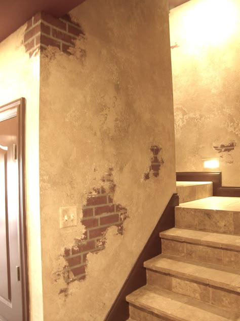 Italian plaster and faux brick. Italian Plaster, Rustic Italian Home, Fake Brick, Faux Painting Techniques, Faux Walls, Wall Painting Techniques, Faux Brick Walls, Stucco Walls, Tuscan House