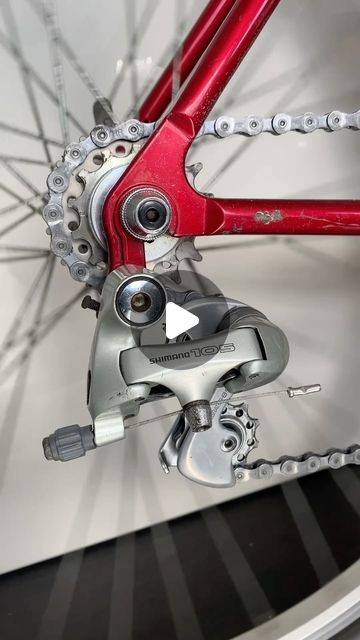 gary’s projects on Instagram: "how the 2 speed works ✌️ (full build vid on my channel if you need more info) #singlespeed #doublespeed #fixedgear" Bike Hacks, Speed Bike, February 11, It Works, Bicycle, Bike, Building, On Instagram, Instagram