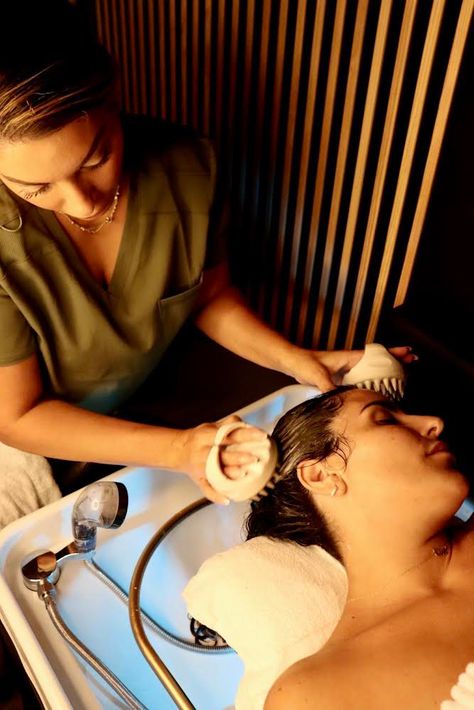 Head spas offering professional scalp massage are the latest wellness trend sweeping Atlanta - Atlanta Magazine Spa Massage Therapy, Head Spa, Wellness Trends, Head Massage, Spa Offers, Spa Massage, Scalp Massage, Massage Tools, Beauty Spa