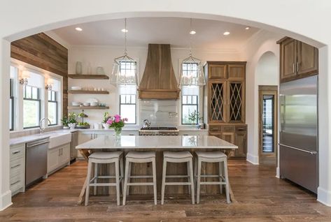 36 Modern Farmhouse Kitchens That Fuse Two Styles Perfectly Lakehouse Kitchens, Timeless Kitchen Cabinets, Fountain House, European Farmhouse Kitchen, Small Farmhouse Kitchen, Farmhouse Kitchen Backsplash, House Kitchen Ideas, Arched Doorways, Farmhouse Backsplash