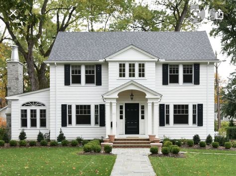 Center Hall Colonial Exterior, Colonial House Front Porch, Colonial With Front Porch, Brick Exteriors, Veranda Design, White Colonial, Colonial House Exteriors, Center Hall Colonial, House Front Porch