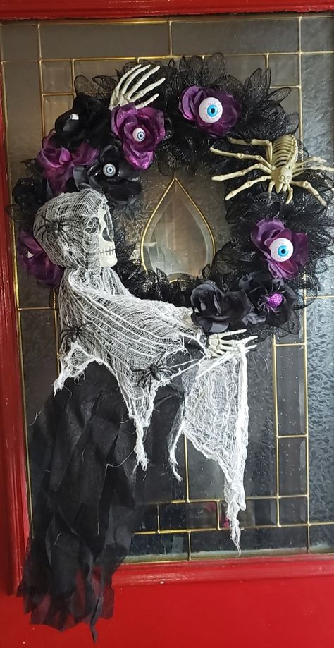 Scary Halloween Wreaths Diy, Diy Dollar Tree Halloween Wreath, Half Moon Halloween Wreath Diy, Diy Witch Wreath Dollar Tree, Diy Halloween Wreath Dollar Tree, Dollar Tree Halloween Wreath Diy, Scary Wreath Halloween, Dollar Tree Skull Crafts, Halloween Wreaths Diy Dollar Stores