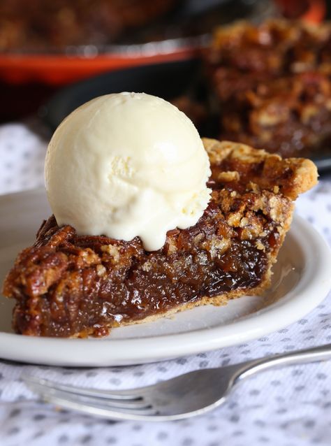 Easy Pecan Pie Recipe Best Pecan Pie Recipe, Homemade Pecan Pie, Cookies And Cups, Pecan Desserts, Best Pecan Pie, Pecan Pie Easy, Dessert Original, Chocolate Pecan Pie, Easy Pie Recipes