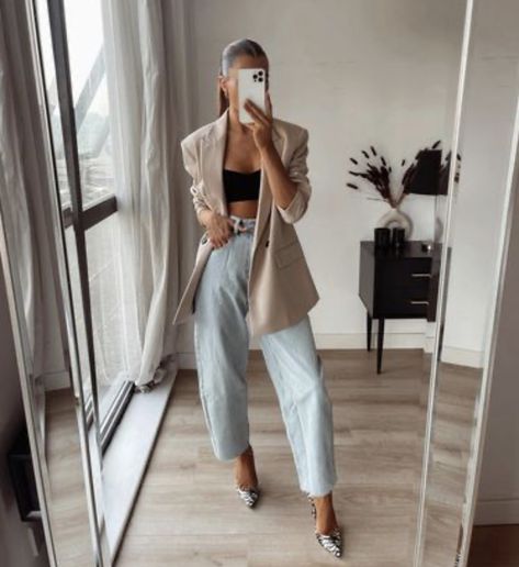 Hot And Minimalist Outfit, Nude Blazer Outfit, Class Woman, Blazer Outfits Casual, Chique Outfits, Casual Dressy, Looks Chic, Blazer Outfits, Hot Outfits