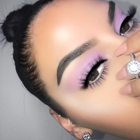 Light Purple Eyeshadow, Purple Eye Shadow, Purple Eye Makeup, Pretty Makeup Looks, Purple Eyeshadow, Festival Makeup, Makeup Goals, Eyeshadow Looks, Pretty Makeup