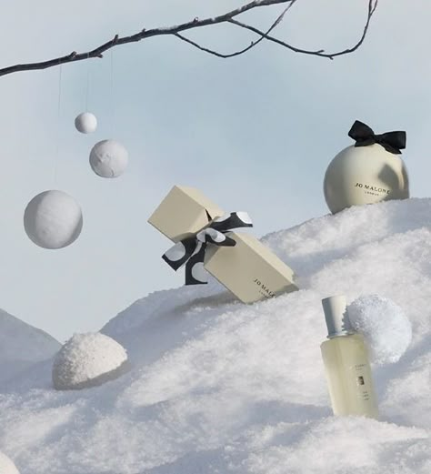 Jo Malone London unwraps Surprise in the Snow Christmas collection - Duty Free Hunter Christmas Product Photography, Cologne Collection, Fragrance Ad, Popular Scents, Holiday Fragrance, London Christmas, Snow Christmas, Christmas Crackers, Christmas Gif