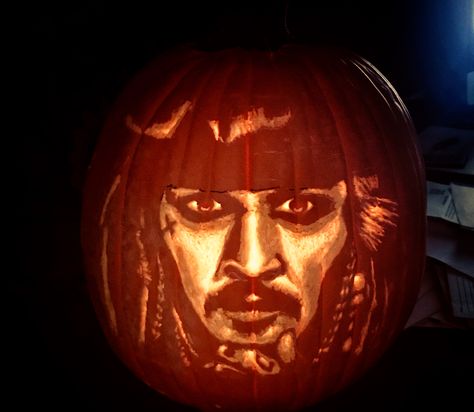 Carved Captain Jack Sparrow Pumpkin carving Captain Hook Pumpkin, Bird Pumpkin Carving, Bird Pumpkin, Pumpkin Sculpting, Pumpkin Patterns, Pumpkin Carving Patterns, Sparrow Bird, Carved Pumpkin, Pumpkin Carving Templates