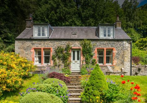 Garden Cottage - fairytale cottage in the Scottish Borders Scottish Cottage Exterior, Scottish Stone Cottage, Scottish Cottage Interior, Secluded Cottage, Small Cottage Interiors, Cottage Fairytale, Scottish Cottage, Scottish Cottages, Yurt Tent