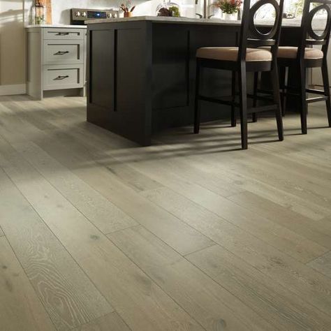 EXQUISITE FH820 - CHAMPAGNE OAK | Hardwoods Shaw Flooring Hardwood, Shaw Floors, Lvt Flooring, Oak Hardwood Flooring, Oak Flooring, Oak Planks, Flooring Projects, Solid Wood Flooring, Best Flooring