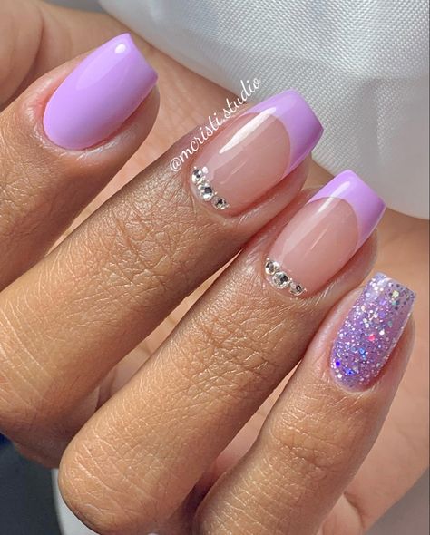 Short Lilac Gel Nails, Lavender Nails With Design Short, Purple Nails Shiny, Purple Color Nails Designs, Nails Purple Light, Lilac Heart Nails, Lavender Quince Nails Short, Easy Nail Designs Purple, Purple Nails With Design Ideas