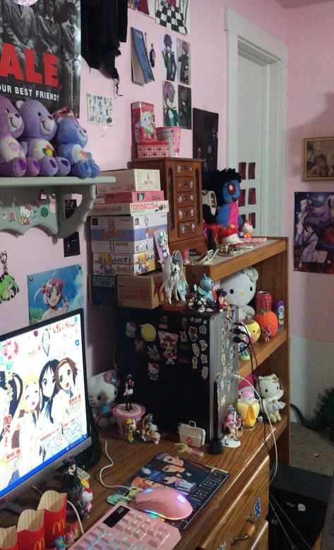 Grunge Anime Room, Anime Maximalist Room, Kawaii Cluttercore Bedroom, Anime Collection Room Aesthetic, Messy Otaku Room, Otaku Room, Retro Room, Room Desk, Anime Room