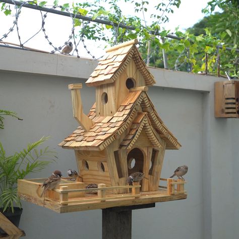 Turning old pallets into most amazing wooden bird feeder | Turning old pallets into most amazing wooden bird feeder | By Woodworking Tools TV Rustic Bird Houses Ideas, Birds Houses Ideas, Bird Tables Ideas Diy, Homemade Bird Houses Diy, Unique Bird Houses Diy, Pallet Birdhouse, Rustic Bird Houses, Rustic Bird Feeders, Cool Bird Houses