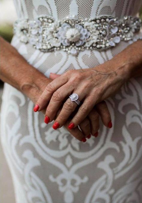 Grandma Hated Her “Ugly” Hands But Photographer Captures Picture That Changes Everything. - InspireMore Ugly Hands, Daniel Davis, Crocodile Tears, Heartwarming Photos, Something About You, Fairy Dust, Lace Pattern, Dog Paws, American Women