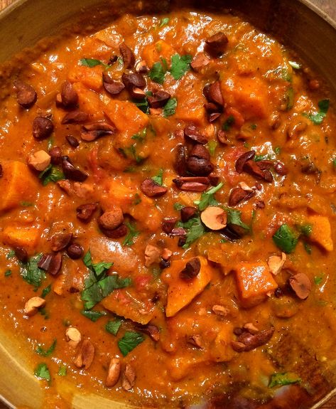 Vegan African Sweet Potato Stew Recipe - Genius Kitchen Slow Cooker Stew Recipes, African Stew, Sweet Potato Stew, Sweet Potato Soup Recipes, Canning Sweet Potatoes, Potato Stew, Peanut Stew, Curry Stew, Vegan Stew