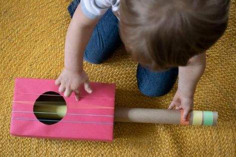 How to Make a Cardboard Box Guitar Box Guitar Diy, Diy Musical Instruments For Kids, Musical Instruments For Kids, Upcycle Toys, Easy Recycled Crafts, Easy Winter Crafts, Upcycled Items, Recycled Toys, Concert Ideas