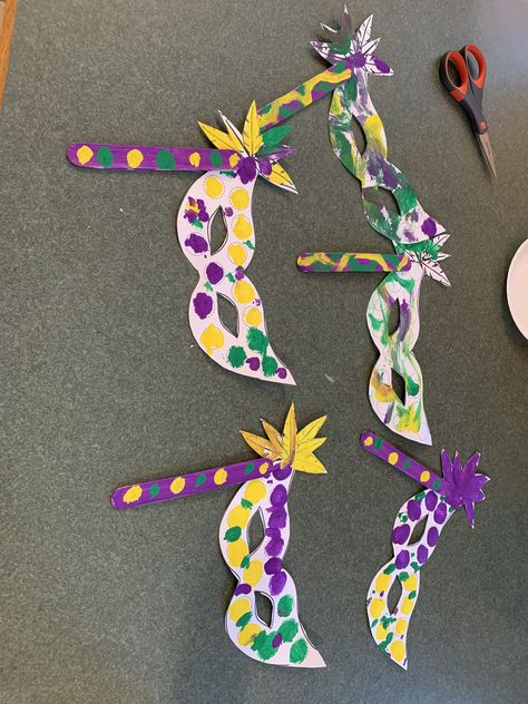 Louisiana Crafts For Kids, Mardi Gras Kids Crafts, Mardi Gras Toddler Crafts, Mardi Gras Hats Diy Crafts For Kids, Mardi Gras Crafts For Kids Preschool, Mardi Gras Crafts For Kids, Mardi Gras Activities For Toddlers, Mardi Gras Kindergarten, Mardi Gras Lesson Plan For Toddlers