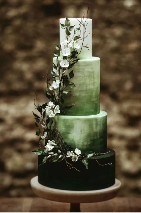 Dark Green Wedding Cake, Dark Green Wedding Cakes, Wedding Cake Emerald Green, Wedding Cake Forest, Emerald Green Wedding Theme, Forest Green Wedding, Dark Green Wedding, Dark Wedding Theme, Green Wedding Cake