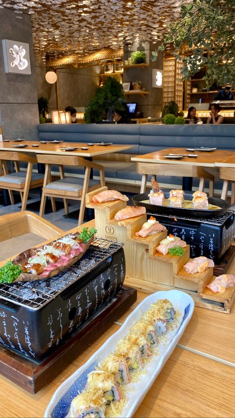 Tempat Makan Aesthetic, Ikea Tyssedal, Sushi Hiro, Party Food Buffet, Sleepover Food, Restaurant Menu Design, Japanese Snacks, Food Drinks Dessert, Buffet Food