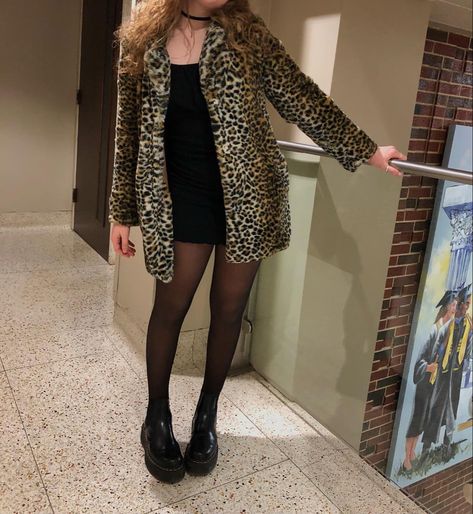 Black And Leopard Outfit, Cheetah Print Top Outfit, Animal Print Outfits Aesthetic, Cheetah Coat Outfit, Cheetah Print Dress Outfit, Cheetah Print Coat Outfits, Cheetah Print Jacket Outfit, Cheetah Jacket Outfit, Cheetah Fur Coat Outfit