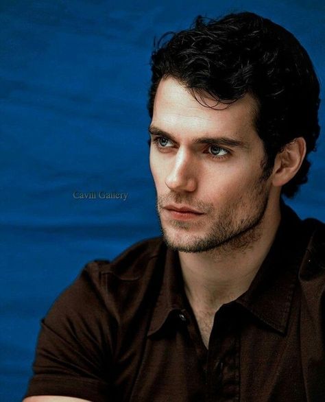 Henry Cavill Immortals, Young Henry Cavill, Superman Actors, Young Henrys, Superman Henry Cavill, Dark Haired Men, Love Henry, Famous Men, Aesthetic Guys