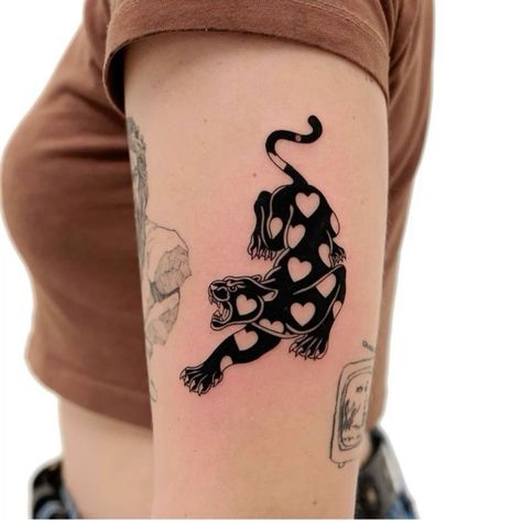 Old School Tattoo Women, Black Ink Tattoos For Women, Traditional Tattoo Art Old School, Tattoo Idea Arm, Panther Tattoos, New School Tattoos, Jaguar Tattoo, Leopard Tattoos, Panther Tattoo