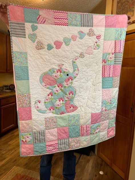 Elephant Baby Quilt Pattern Free, Cot Quilts To Sew, Baby Girl Quilts Patterns Free, Baby Girl Quilts Patterns, Baby Girl Quilt Ideas, Elephant Quilts Pattern, Baby Quilts Easy, Free Baby Quilt Patterns, Baby Quilt Patterns Easy