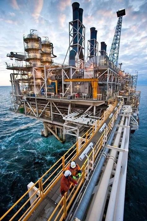 Oil And Gas Industry Wallpaper, Oilfield Baby, Oil Field Worker, Oil Rig Jobs, Water Well Drilling Rigs, Oilfield Life, Infographic Design Process, Petroleum Engineering, Water Well Drilling