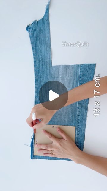 Demin Diy Recycling, How To Recycle Old Clothes, Fabric Books How To Make, Denim Scraps Ideas, Denim Diy Upcycling, Card Wallet Pattern, Handmade Fabric Purses, Denim Sewing Projects, Diy Coin Purse