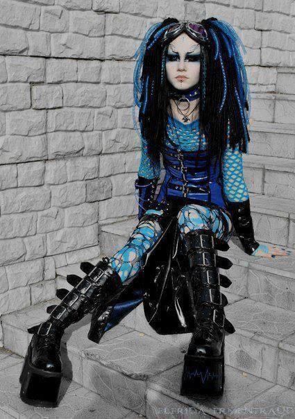 Cybergoth Outfits, Cybergoth Fashion, Chica Dark, Industrial Goth, Cybergoth Style, Goth Clothes, Goth Subculture, Gothic Clothes, Goth Girl