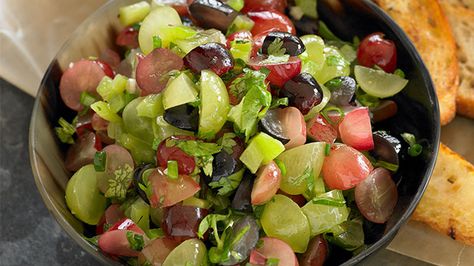 Grape Salsa, Grape Ideas, Recipes With Grapes, Cranberry Salsa, Easy Salsa Recipe, Grape Recipes, Easy Salsa, Grilled Bread, Grape Salad