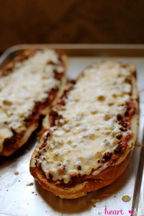 Bread Boat Recipes, Mexican Sausage, Bread Boats, Pizza Tacos, Bread Crust, Taco Meal, Mexican Bread, Cheese Tacos, French Bread Pizza