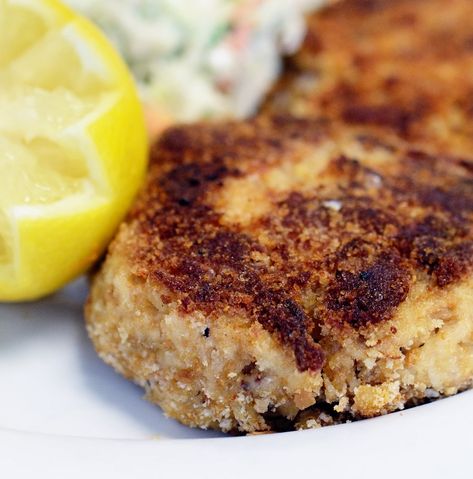 Grilled Crab Cakes, Bonefish Grill Recipes, Asian Hot Sauce, Crab Cake Sauce, Crab Cakes Recipe, Crab Cake Recipes, Bonefish Grill, Cake Recipes At Home, Crab Cake Recipe