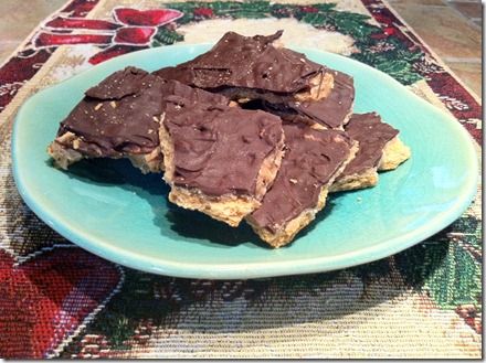 Christmas Crack ( with Graham crackers ) add sliced almonds on top of the crackers to really make it something special --- yum! Cracker Dessert, Soda Crackers, Cracker Candy, Chocolate Recipes Easy, Cracker Toffee, Toffee Recipe, Soda Recipe, Roasted Pumpkin Seeds, Christmas Cookies Easy