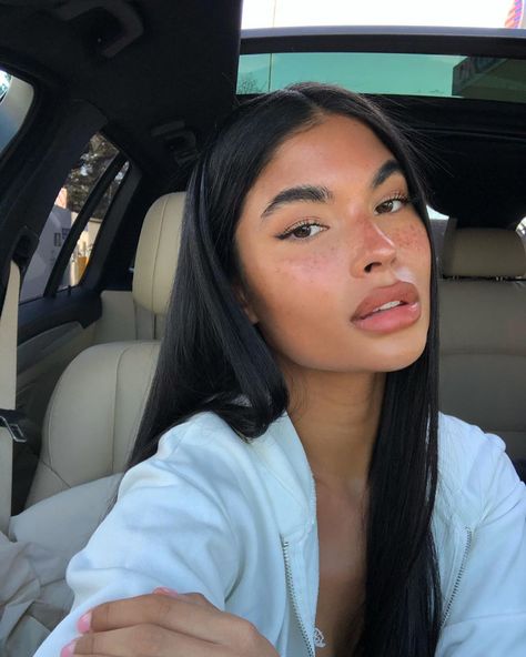 𝔞𝔦𝔰𝔥𝔞 𝔭𝔬𝔱𝔱𝔢𝔯 ⚡️ on Instagram: “car selfies ” Aisha Potter, Car Selfies, Highsnobiety Fashion, Selfie Poses Instagram, Foto Poses, Selfie Ideas Instagram, Instagram Photo Inspiration, Face Hair, Pretty Selfies